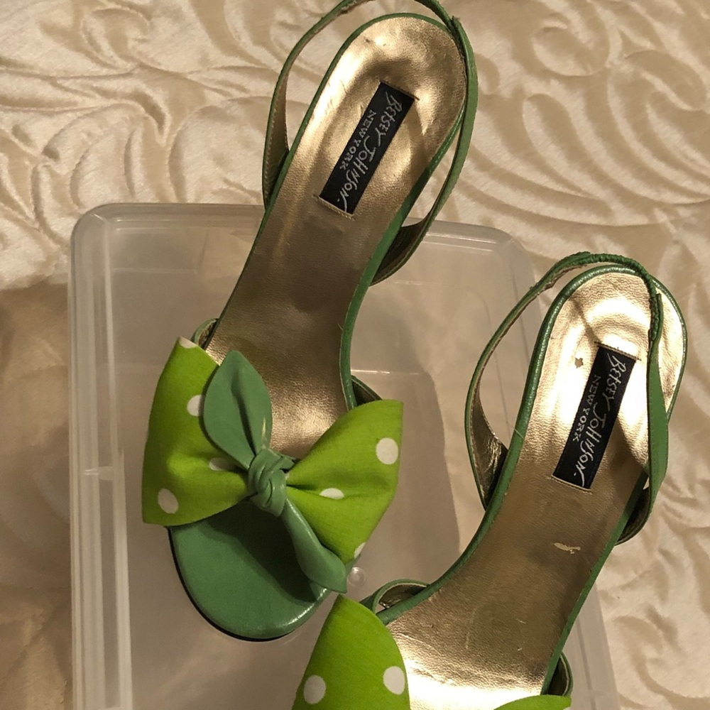 Betsey Johnson Sandal!